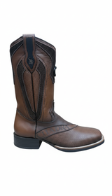 Logotipo Cuadra en el empeine y punta cuadrada